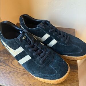 Gola Elan Sneakers
Black/Gold
Size 9.5 Women's